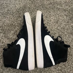 Nike blazers mid ‘77, size 9, black and white